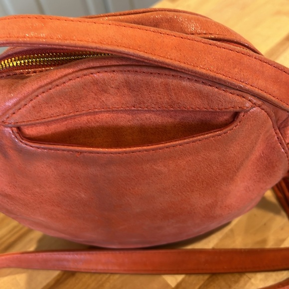 Hobo retired Moon lava leather Round Crossbody Bag - Picture 7 of 13